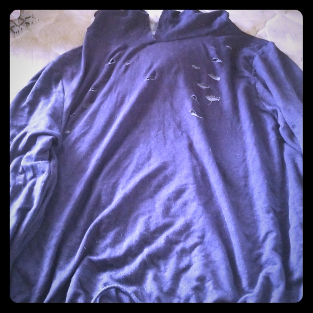 Sweat shirt with rips